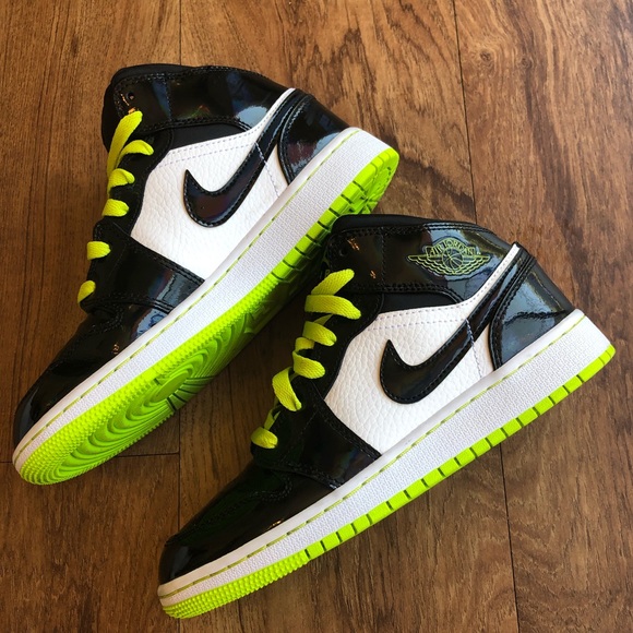 jordan 1 mid black cyber mystic green